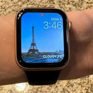 Apple 5 Aluminum 40MM watch - Rose Gold with bands and charger